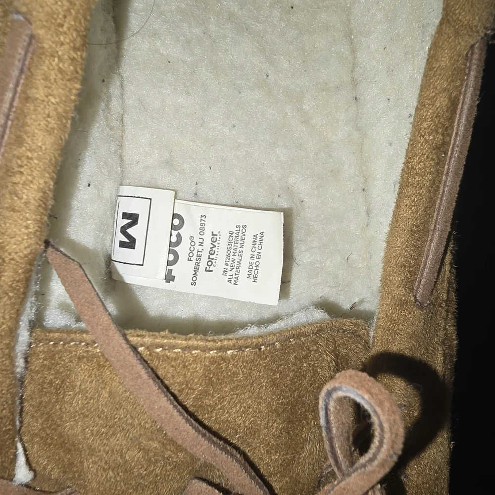 Men's Bucks Tan Suede Slip-On Moccasin Loafers Embroidered Logo Size 9 - 10 guc